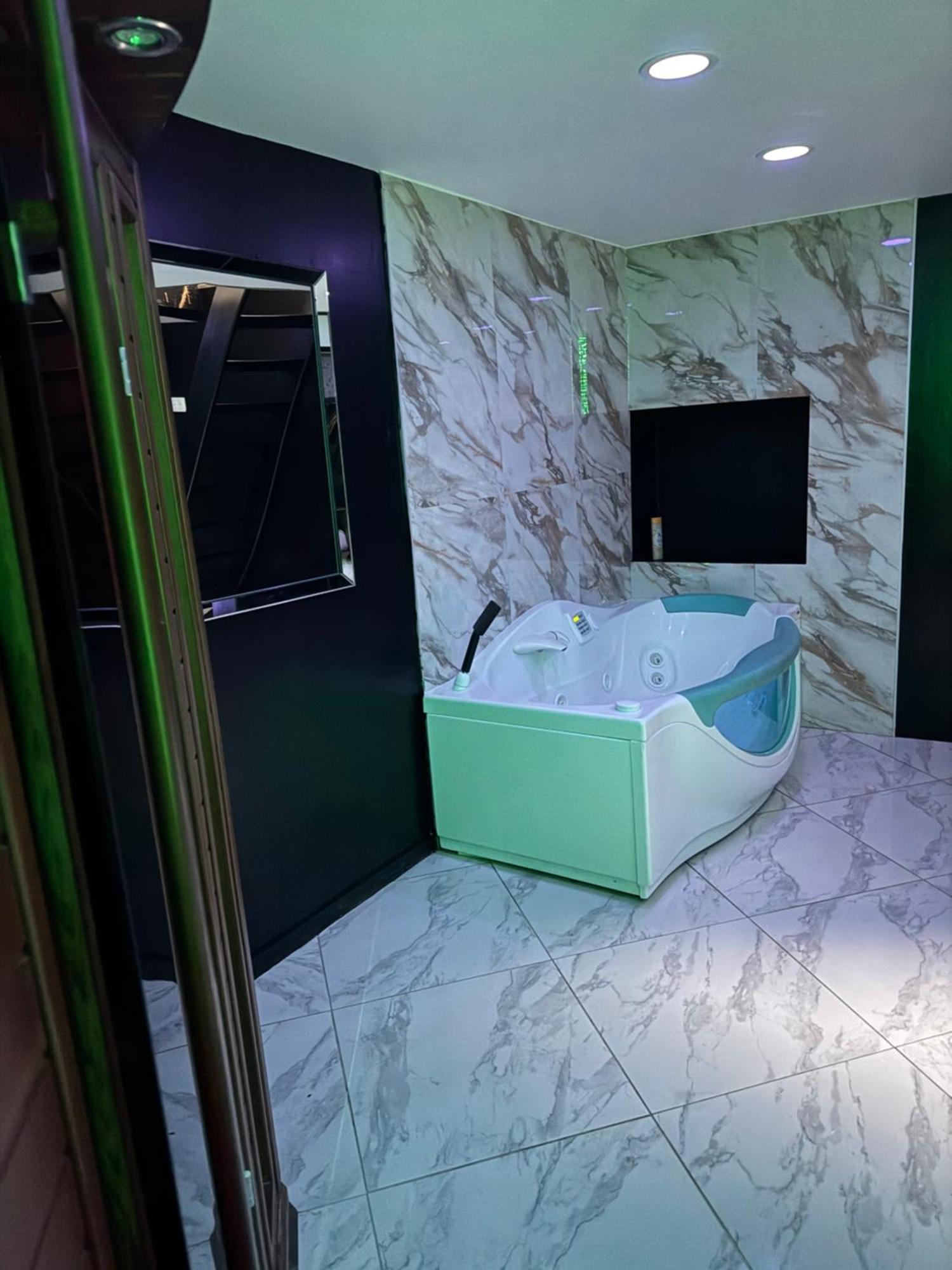 Maison Appartement Triplex Avec Jacuzzi Et Sauna Saint-Etienne  Dış mekan fotoğraf